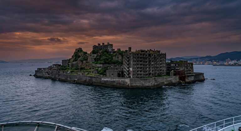 Gunkanjima : Le crépuscule de béton au large de Nagasaki